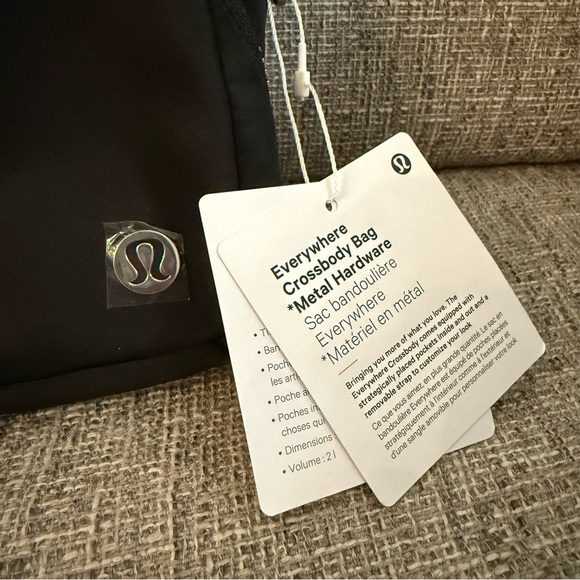 Lululemon Everywhere Crossbody Bag 2L Metal Hardware- Black - Picture 14 of 15